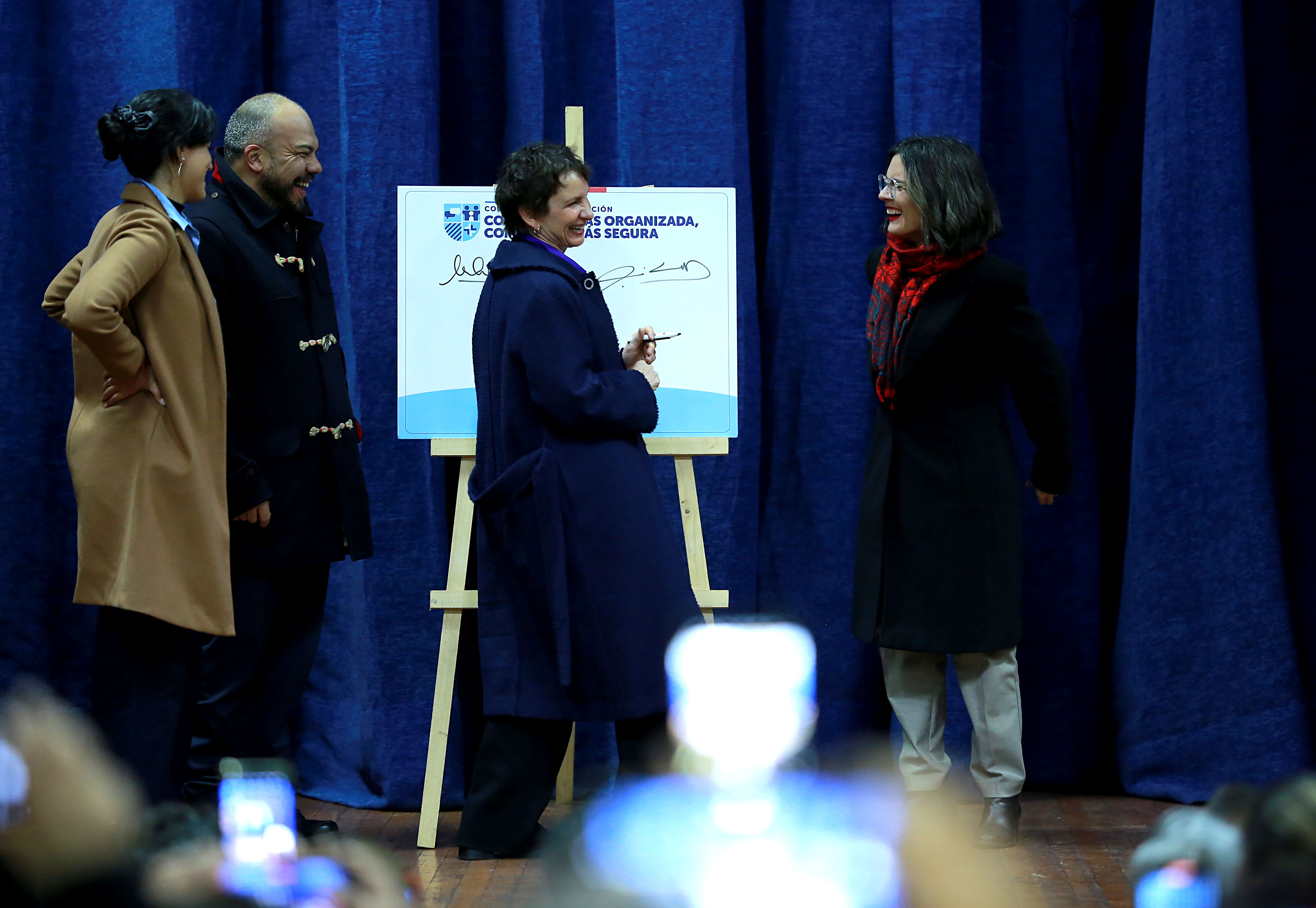 Ministras Tohá y Vallejo lanzan primera escuela de formación social sobre seguridad comunitaria