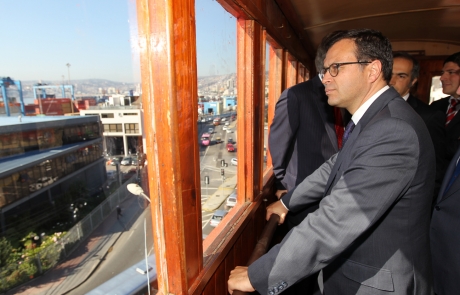 Ministro del Interior y Seguridad Pública anunció compra de nuevos ascensores para Valparaíso