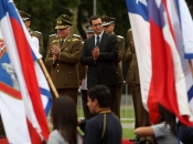 Ministro del Interior y Seguridad Pública encabezó izamiento de la Gran Bandera del Bicentenario