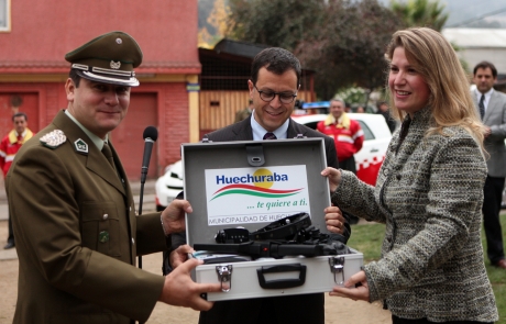 Ministro Hinzpeter encabeza entrega de equipamiento de seguridad para Carabineros en Huechuraba