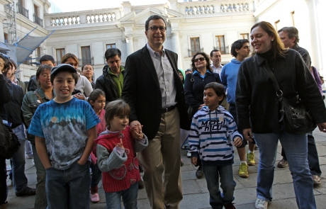 Vicepresidente acompañó a visitantes en recorrrido por La Moneda en el día del Patrimonio Cultural