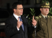Ministro Rodrigo Hinzpeter destacó operativo de Carabineros que terminó con 103 detenidos