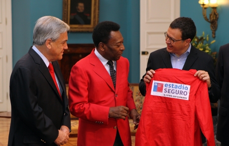 Pelé mostró su apoyo al Plan Estadio Seguro impulsado por el Gobierno y el Ministerio del Interior
