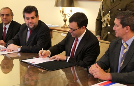 Ministro Hinzpeter firmó acuerdo de cooperación con la Oficina de las Naciones Unidas contra la Droga y la Delincuencia