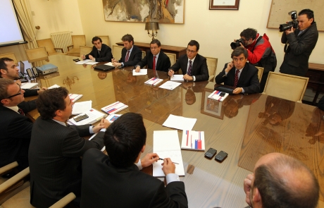 Ministro Hinzpeter y Ministro Pérez Mackenna se reúnen en el marco de la reconstrucción