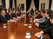 Ministros Hinzpeter, Larroulet y Chadwick sostienen encuentro con parlamentarios de la Concertación