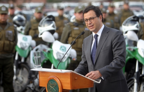 Ministro Rodrigo Hinzpeter encabeza entrega de más de 700 vehículos a Carabineros de Chile