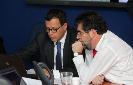 Ministro Hinzpeter y subsecretario Ubilla exponen antecedentes del proceso de entrega de beneficios a exonerados políticos ante la Comisión de Trabajo