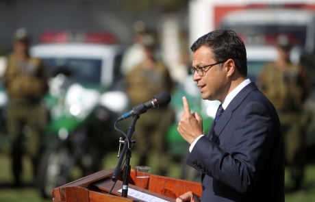 Ministro Hinzpeter encabezó lanzamiento de plan de refuerzo de Carabineros en la Región Metropolitana