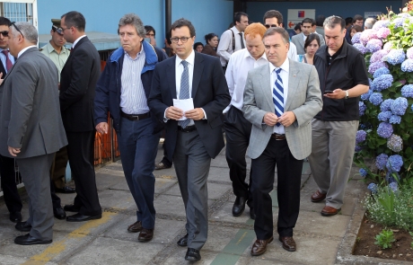 Ministro Hinzpeter se reunió con familiares de brigadistas fallecidos por incendio en la Araucanía