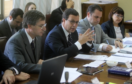 Ministro Hinzpeter asistió a sesión de comisión de Constitución, Legislación y Justicia del Senado