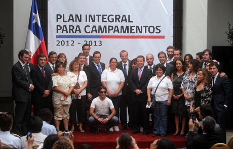 Vicepresidente Hinzpeter y Delegado Presidencial Felipe Kast lanzan Plan Integral para familias de campamentos