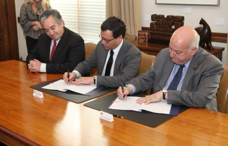 Ministro Rodrigo Hinzpeter firmó con la OEA convenio de colaboración en materia de crimen organizado