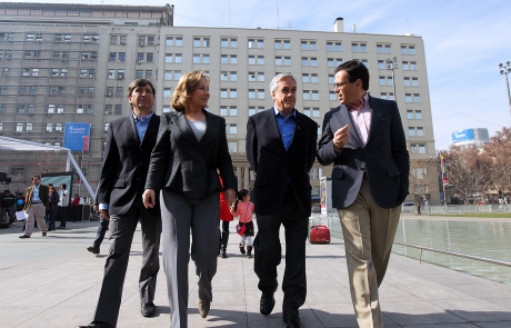 Presidente Piñera y Ministro Hinzpeter dan inicio a la recuperación de fachadas de edificios de la Caja Cívica