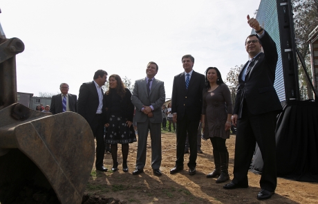 Ministro Hinzpeter anunció millonaria inversión para construir Plazas Seguras en todo el país