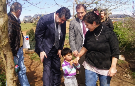 Subsecretario del Interior visita a la viuda y a la madre de agricultor asesinado en el sector de Pidima