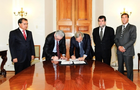 Gobierno y PDI firman protocolo que regula procedimientos de expulsión de extranjeros infractores